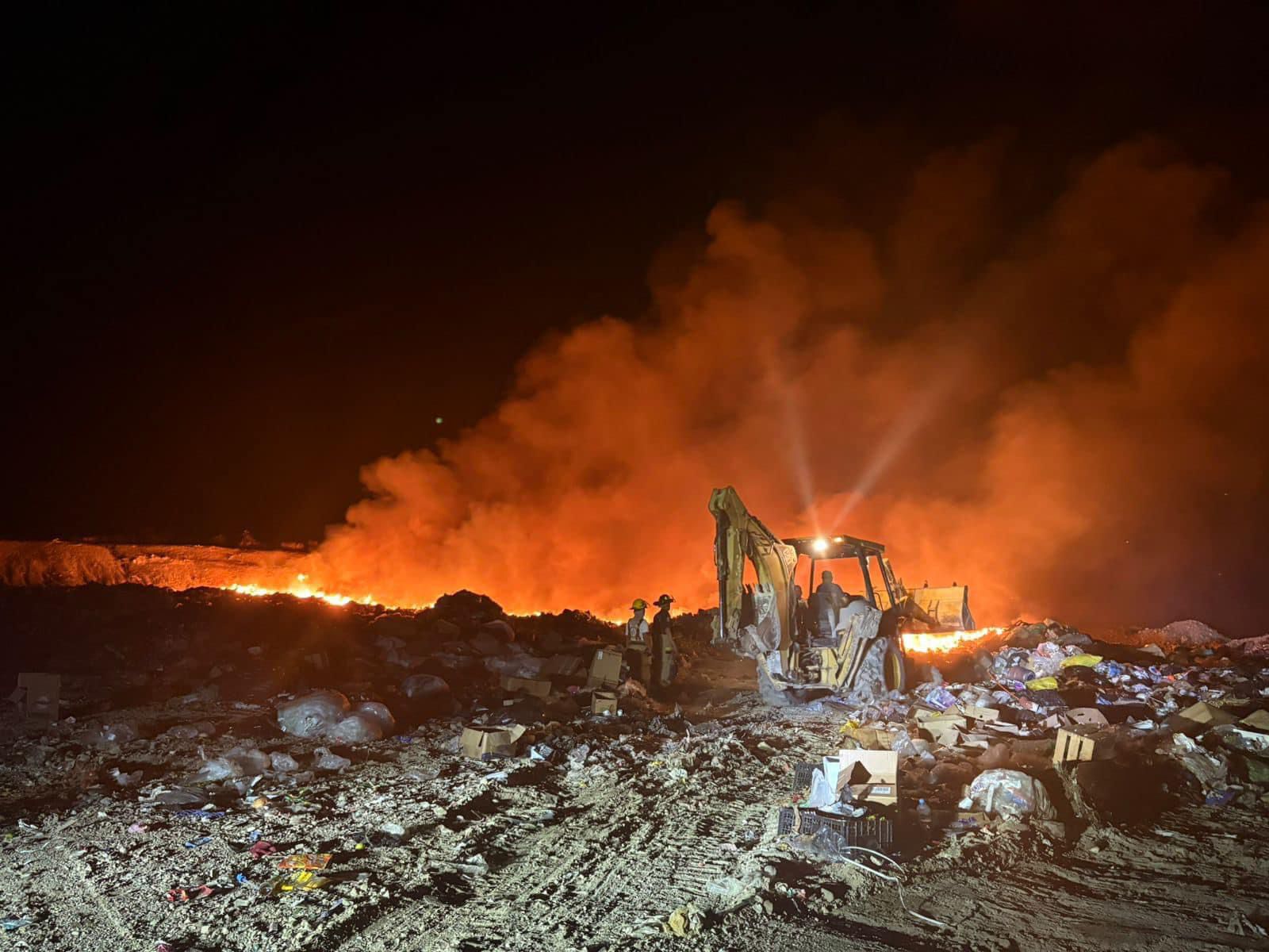 Controlan bomberos incendio en basurero de Ciudad Valles tras 13 horas ...