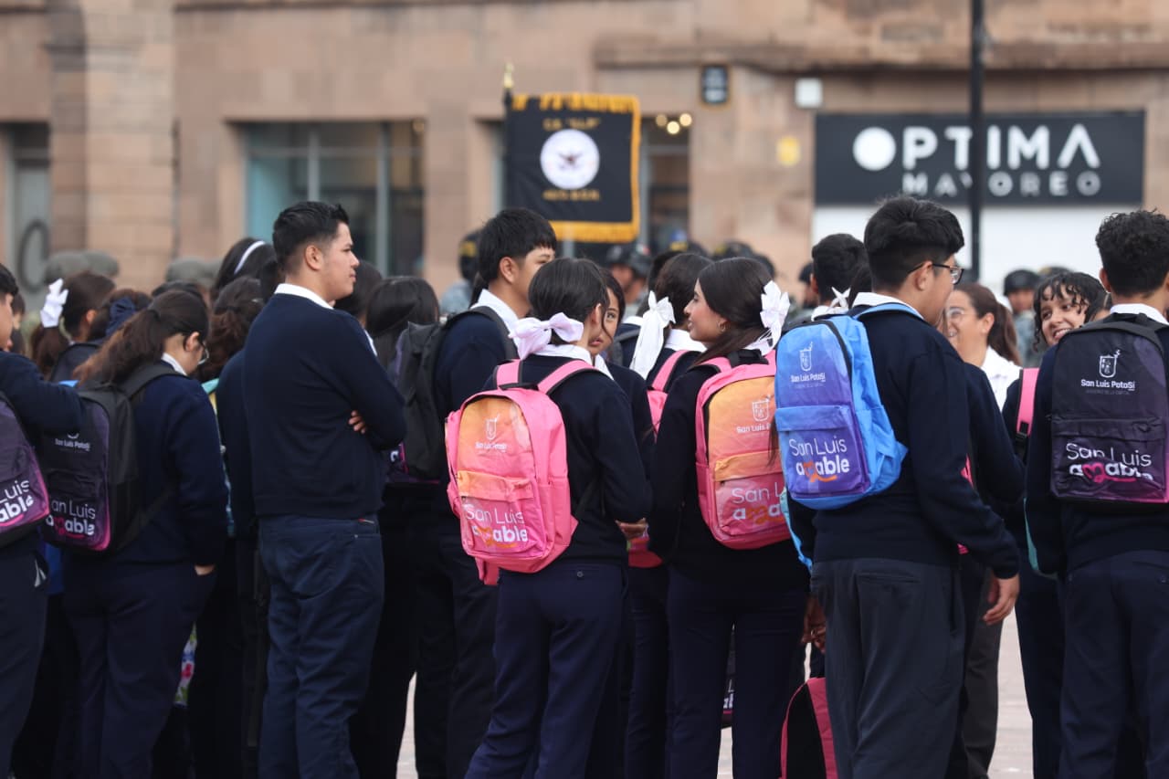 Regresan a clases 530 mil estudiantes de educación básica – Momento ...